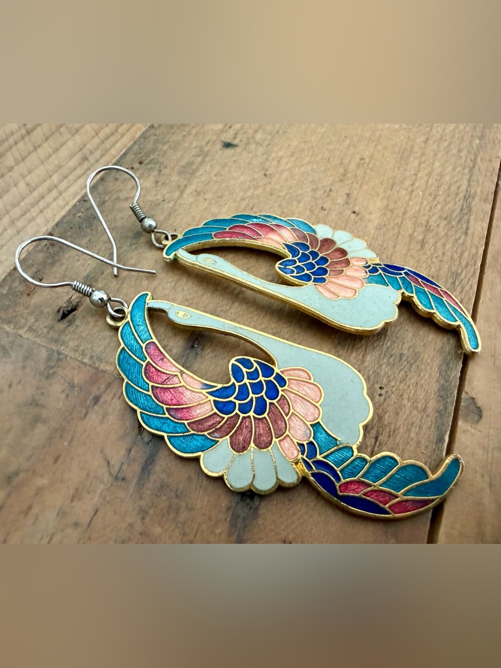 VINTAGE CLOISONNĆ ENAMEL SWAN EARRINGS GOLD TONE BLUE PINK WINGS DANGLE HOOK